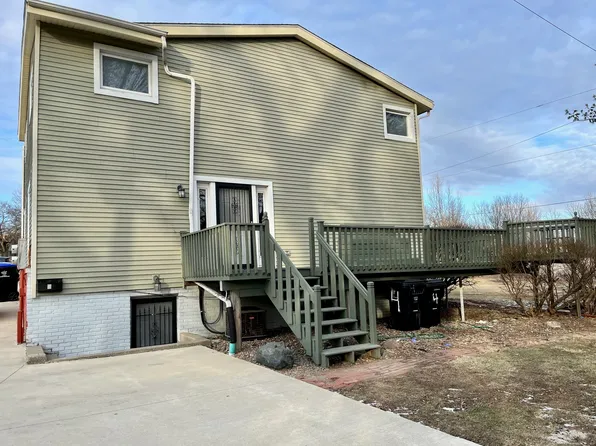 221 Eisenhower Dr APT 4, Bloomington, IL 61701