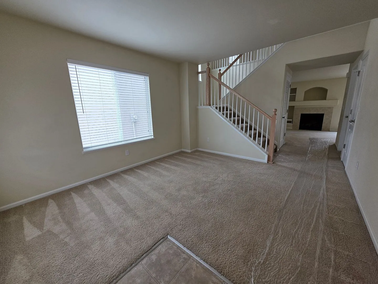 Stunning 3 Bed 3 Bath Home In North Gate — Photo 3