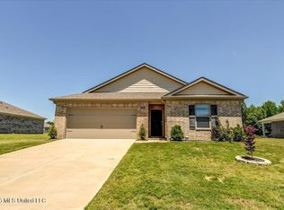 5268 Alpine Dr, Horn Lake, MS 38637