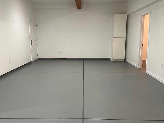 4th image of 4653 1/2 Lincoln Ave