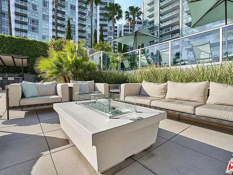13650 Marina Pointe Dr #906 — Photo 46