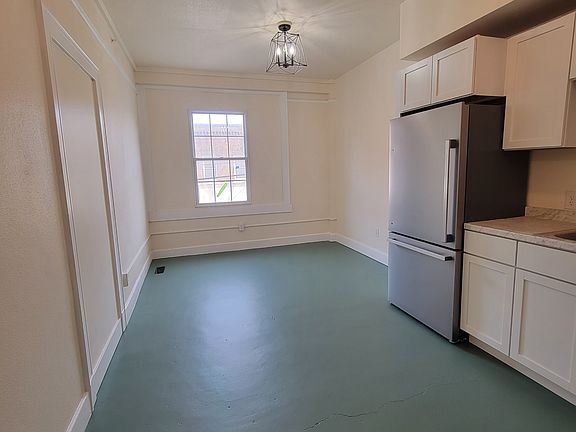 3rd image of 233 N Front St