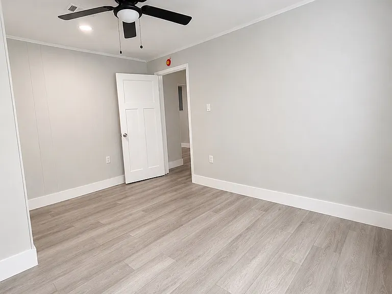 Belvedere Dr — Photo 11