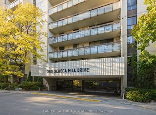 260 Seneca Hill Dr #702, Toronto, ON M2J 4S6