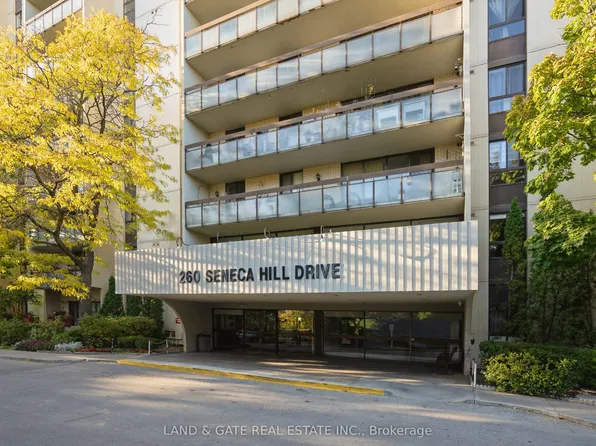 260 Seneca Hill Dr #702, Toronto, ON M2J 4S6