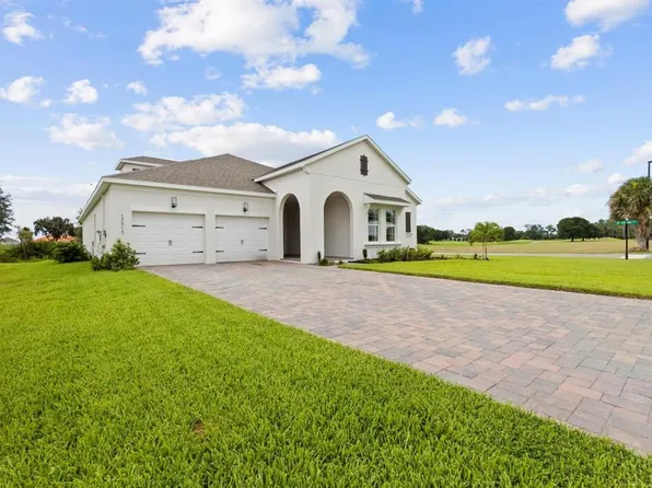 17717 Live Oak Dr, Tavares, FL 32778