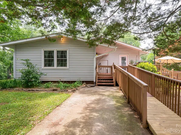 107 Woodland Church Rd, Clyde, NC 28721