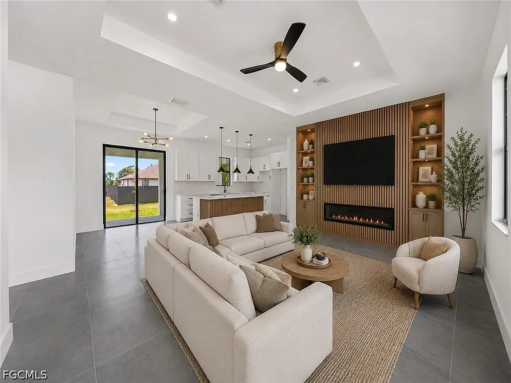 3 bed, 2.0 bath, 1387 sqft, $2,400 — Photo 3