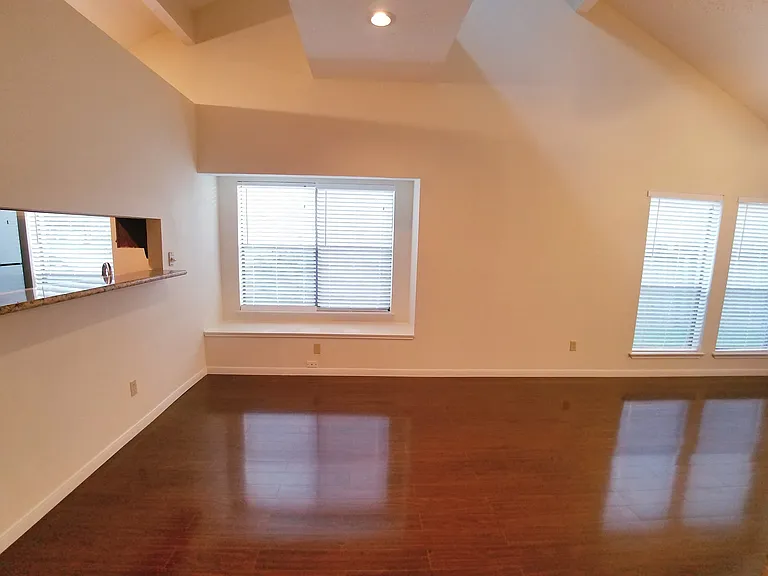 2111 Echo Rdg — Photo 10