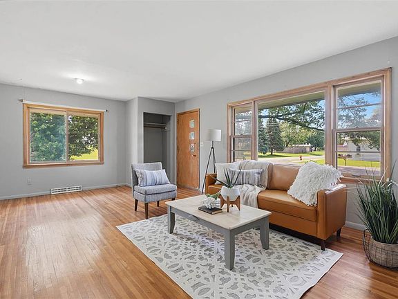 2nd image of 507 E Washington Ave