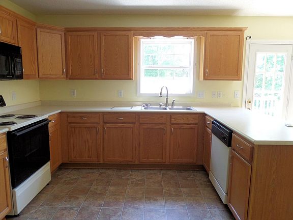 4th image of 1359 Ambleside Dr