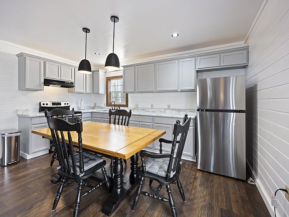 3rd image of 1085 Henegar Rd