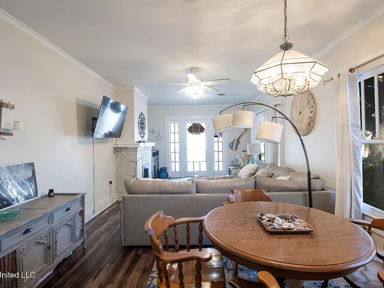 258 Querens Ave — Photo 5