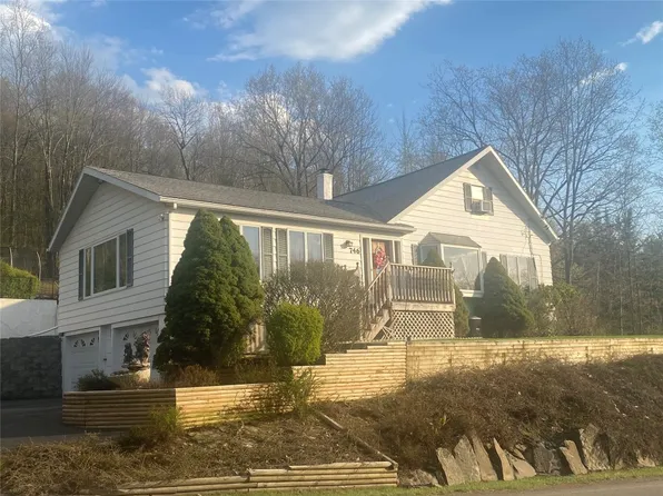 746 Powderhouse Rd, Vestal, NY 13850