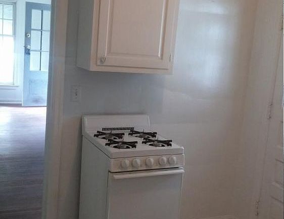 4th image of 4728 Caroline Ave