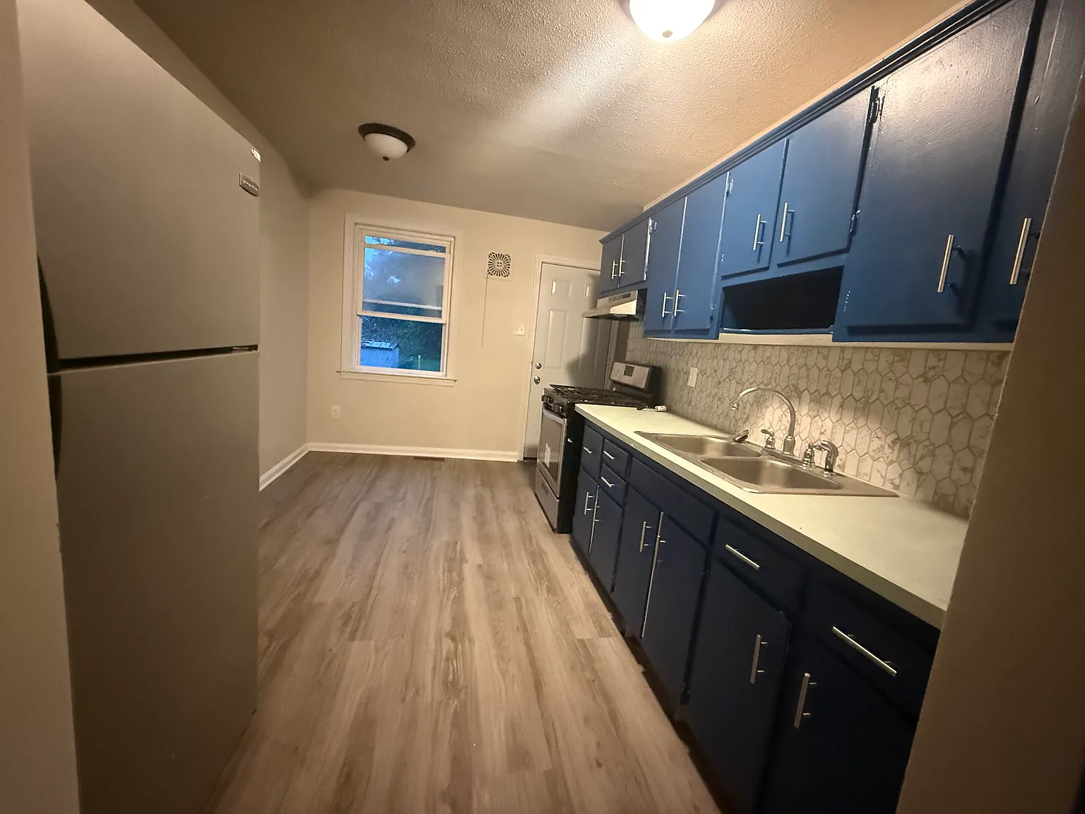 2 bed, 896 sqft, $2,100 — Photo 4