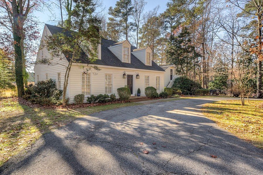 1st image of 4 Oak Hill Dr