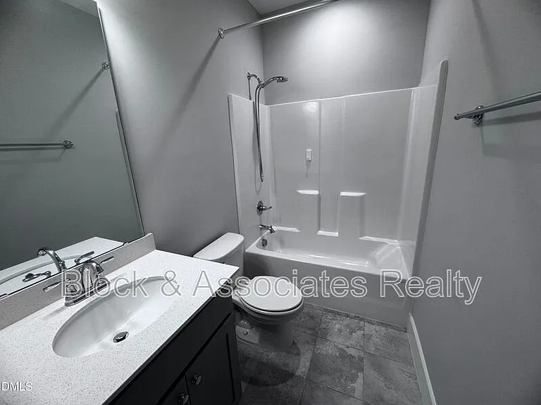 440 Douglas Falls Dr — Photo 15