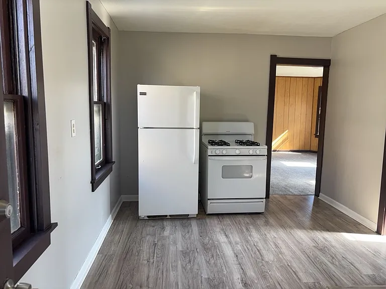 3621 Sackett Ave — Photo 6