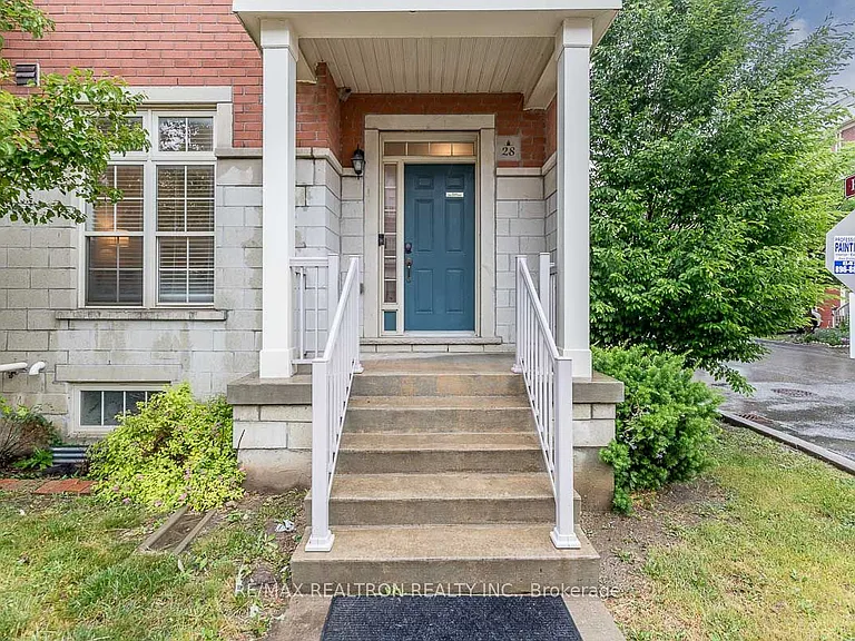 28 Donald Buttress Blvd W — Photo 2
