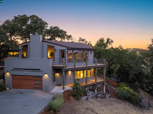 2 Leeward Glen Rd, Lafayette, CA 94549