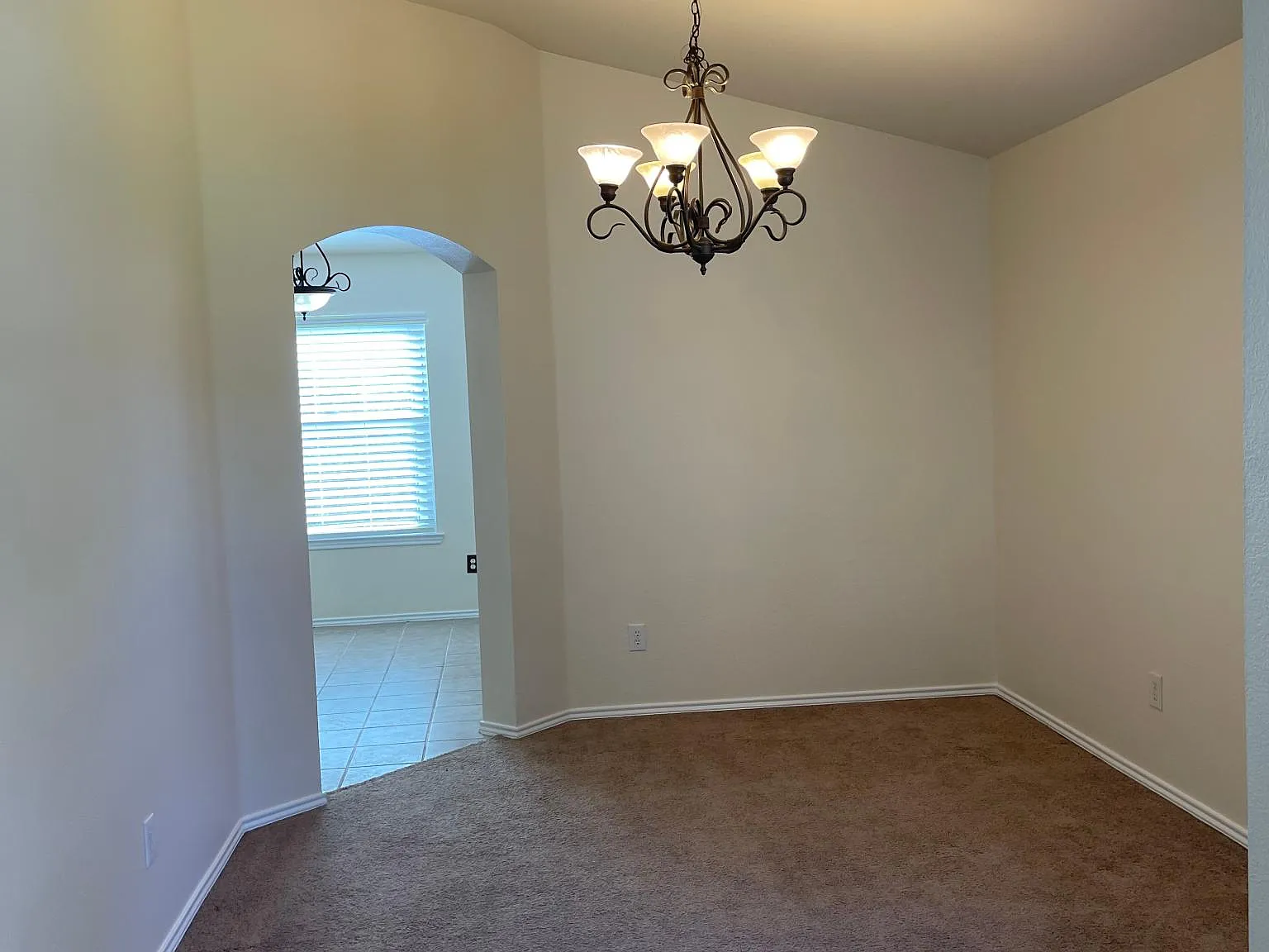 1937 Creek Crossing Dr — Photo 4