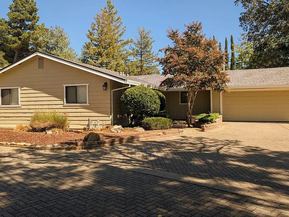 3581 Cercis Way