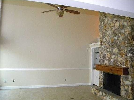 2nd image of 102 Hidden Oak Dr