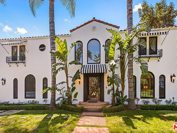 2nd image of 1151 N Doheny Dr