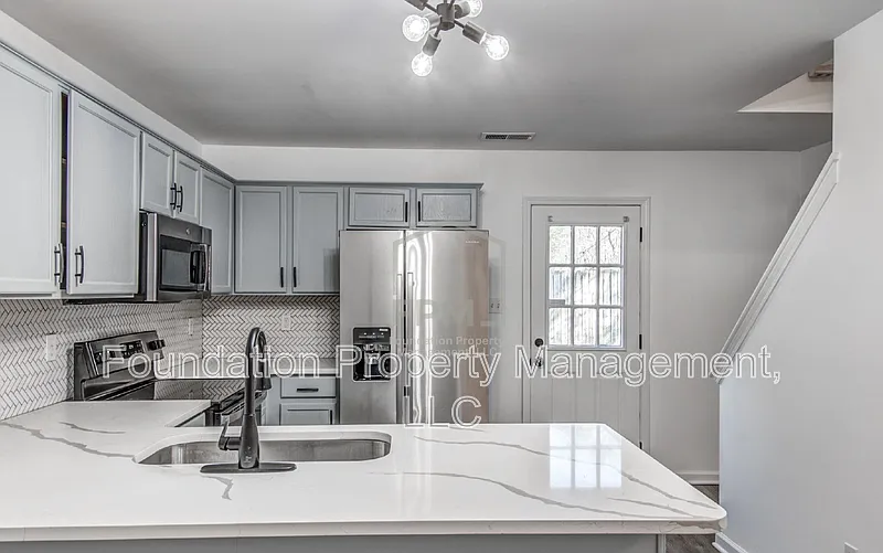 4 bed, 2.0 bath, 1438 sqft, $1,950 — Photo 3