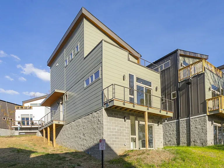 3079 Edwin Cir — Photo 31