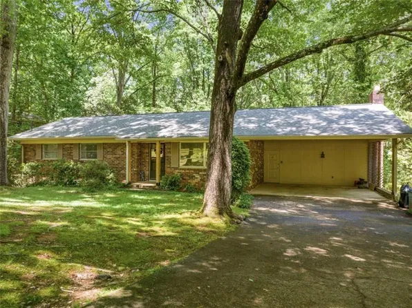 1138 Lakeshore Dr, Gainesville, GA 30501