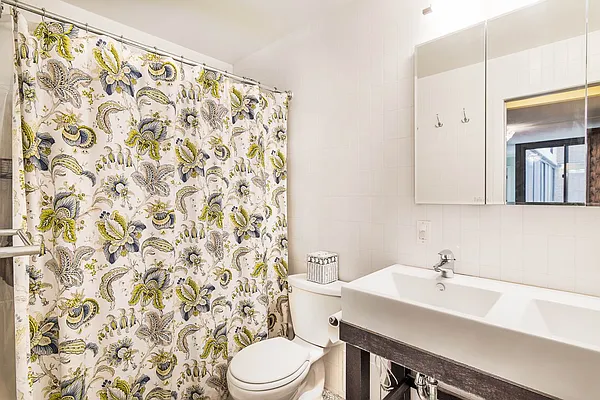 Rented by Century 21 Metropolitan | media 6