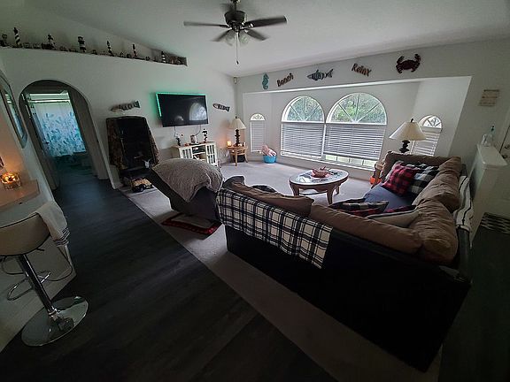4th image of 17424 Clover Ave