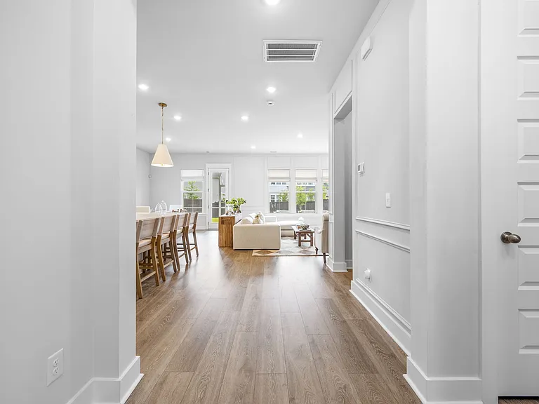 131 Archdale St — Photo 7