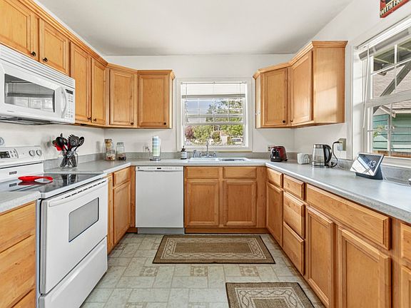 3rd image of 1906 7th St