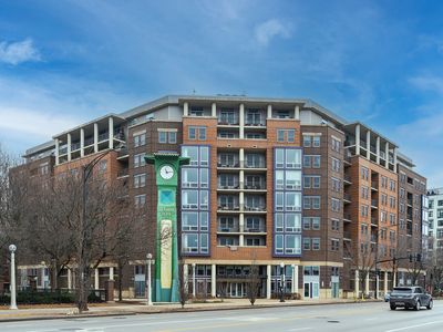 437 W Division St APT 808, Chicago, IL, 60610