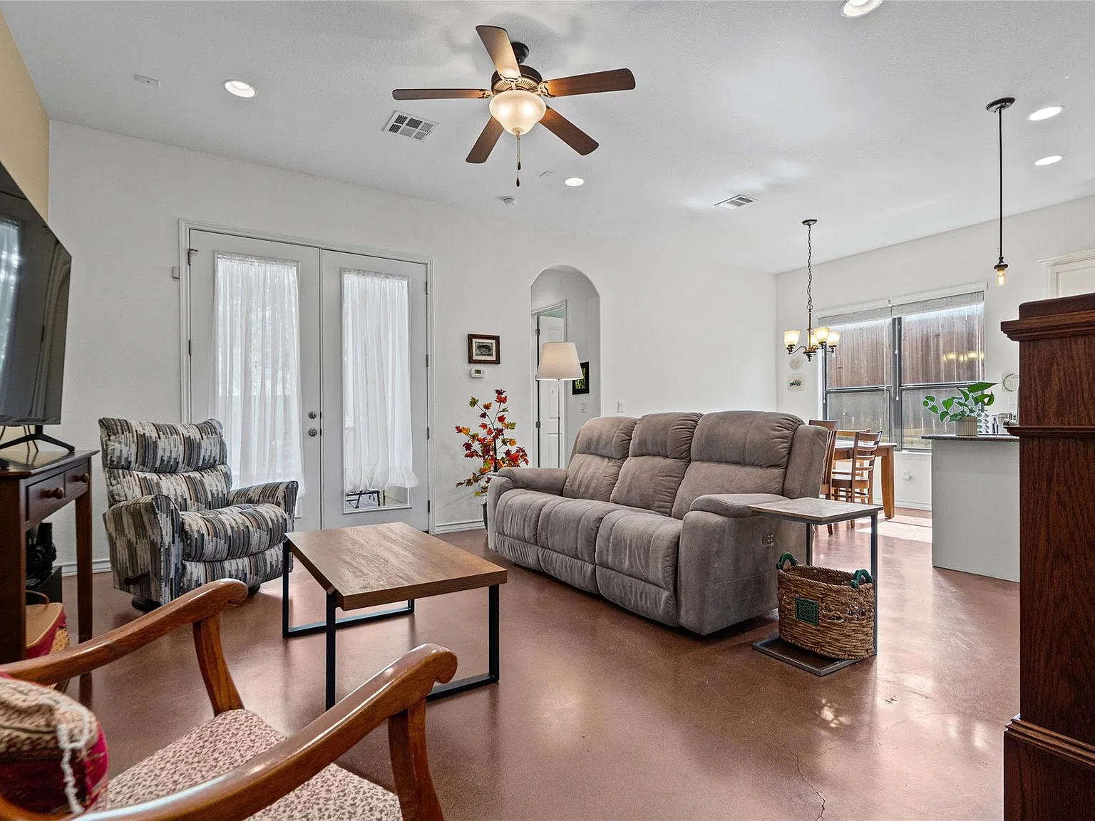 4 bed, 3.5 bath, 1932 sqft, $2,500 — Photo 4