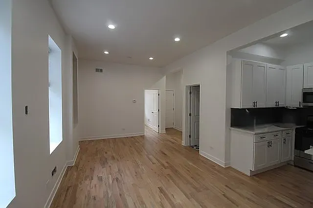 3 bed, 1400 sqft, $3,340 — Photo 3
