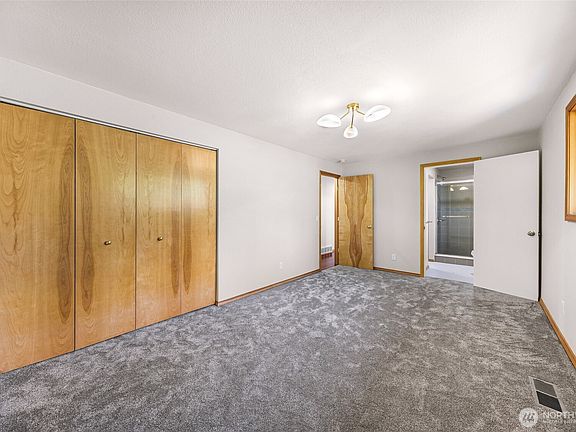 5th image of 2832 St Clair