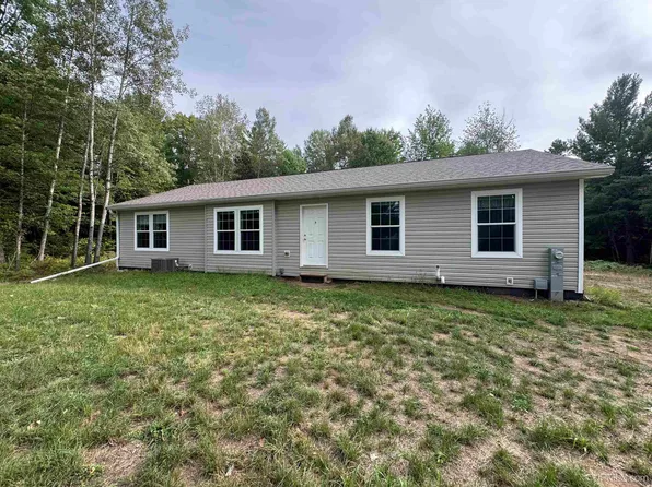 W8301 Swanson Rd, Iron Mountain, MI 49801