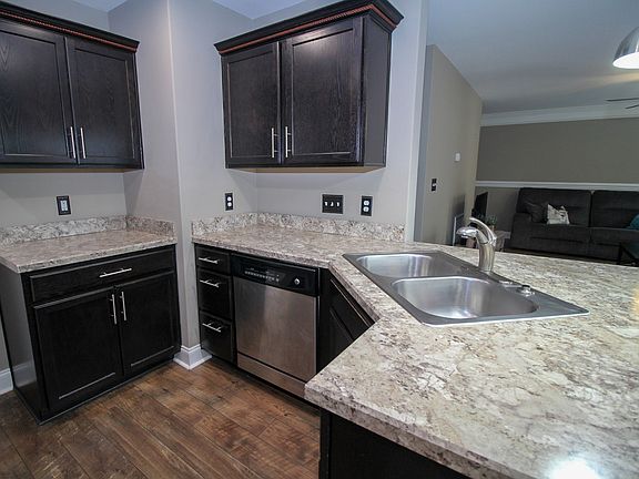 5th image of 520 Medallion Cir