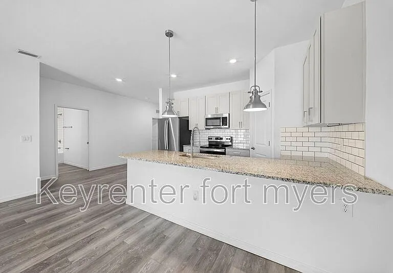 4716 29th St SW — Photo 12