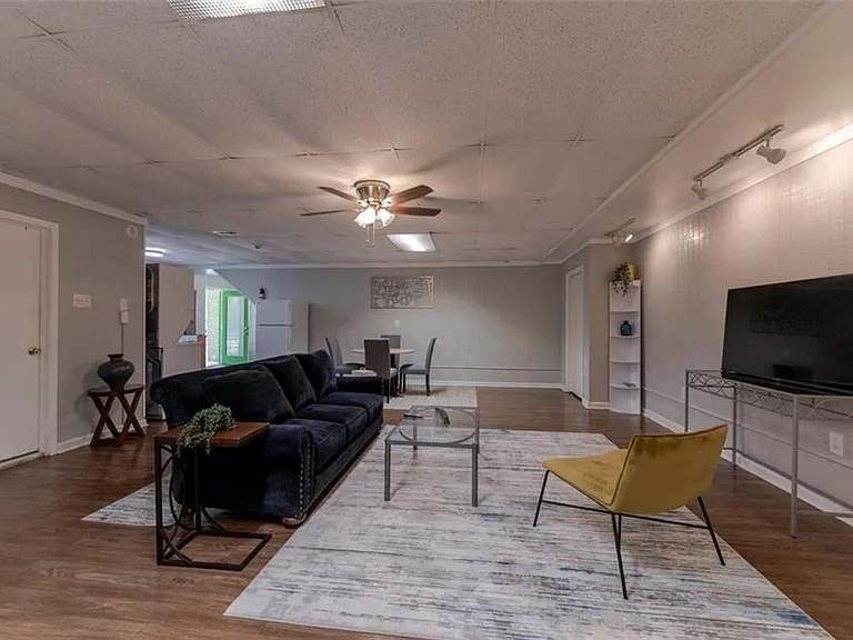 2560 Piney Wood Ln #3 — Photo 5