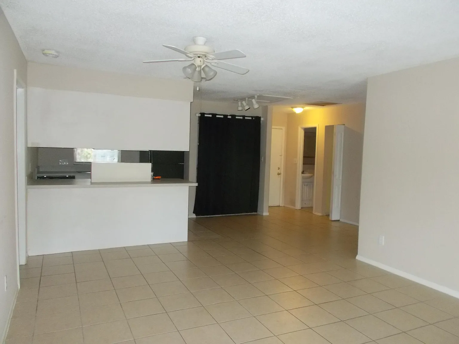 4261 Island Cir — Photo 2