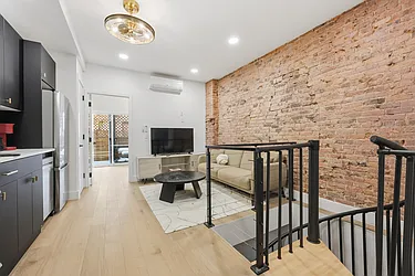 1851 Cornelia Street, #1DD