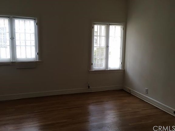 5th image of 4925 Elmwood Ave