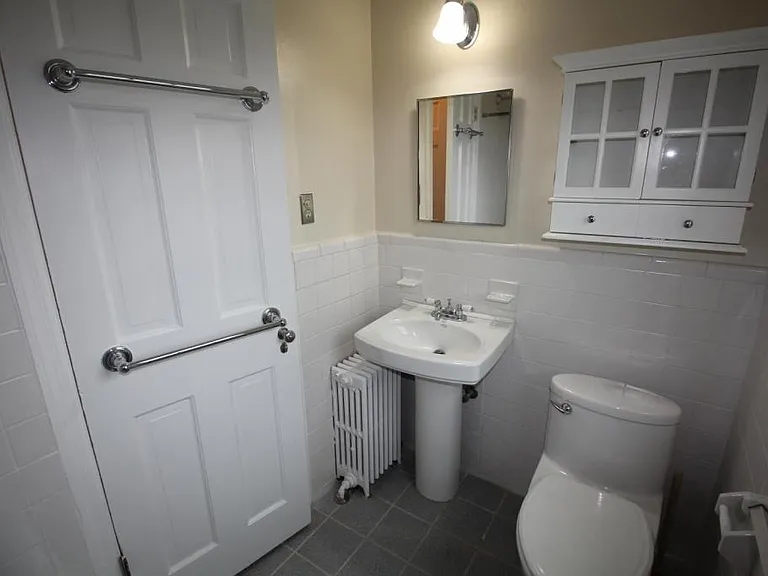 712 N Oakland St — Photo 15