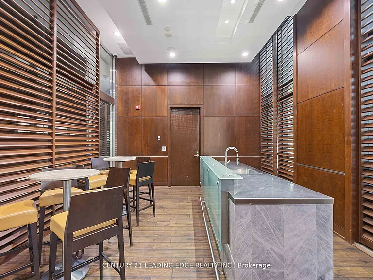 330 Burnhamthorpe Rd W #806 — Photo 32