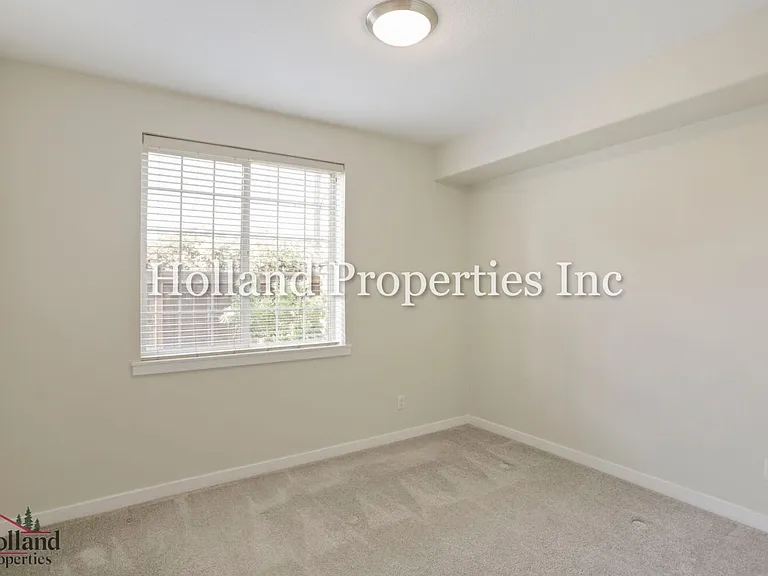 7898 NE Miriam Way — Photo 13